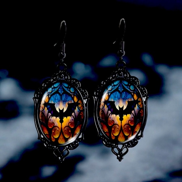 Vintage Cameo Style Gothic Bat‎ Earrings Glass Encased Alloy & Iron Hook - Picture 5 of 10